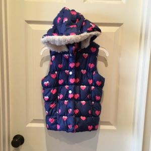 Girls hooded and quilted vest with faux fur trim